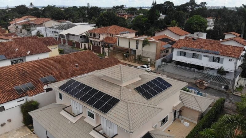 Brasil atinge 1.1 milhão de telhados solares em residências Brasil atinge 1.1 milhão de telhados solares em residências