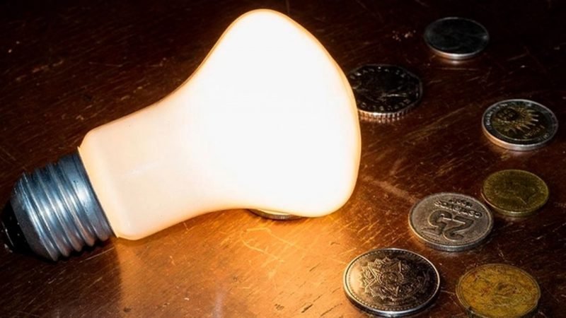 Conta de luz residencial acumula alta de 4,33% no Brasil em 2023 Conta de luz residencial acumula alta de 4,33% no Brasil em 2023