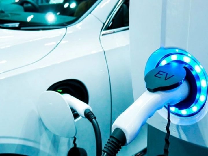 Governo retoma imposto de importação para carros elétricos em janeiro de 2024