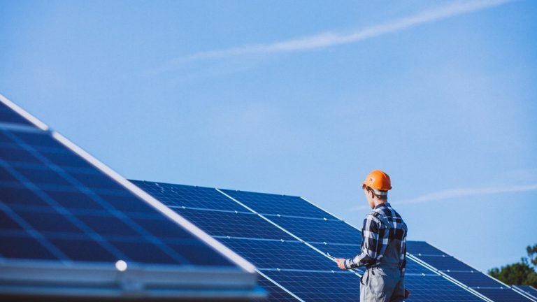 Energia solar distribuída no Brasil atinge marca de 40 gigawatts