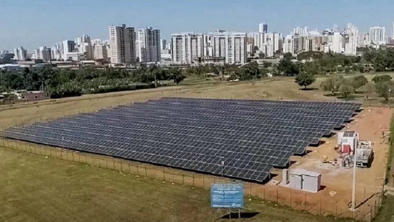 Parques solares vão gerar energia para 80 edifícios públicos
