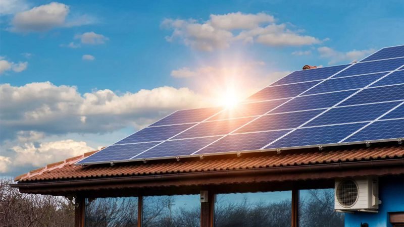 Energia solar residencial soma R$ 56 bilhões em investimentos no Brasil Energia solar residencial soma R$ 56 bilhões em investimentos no Brasil
