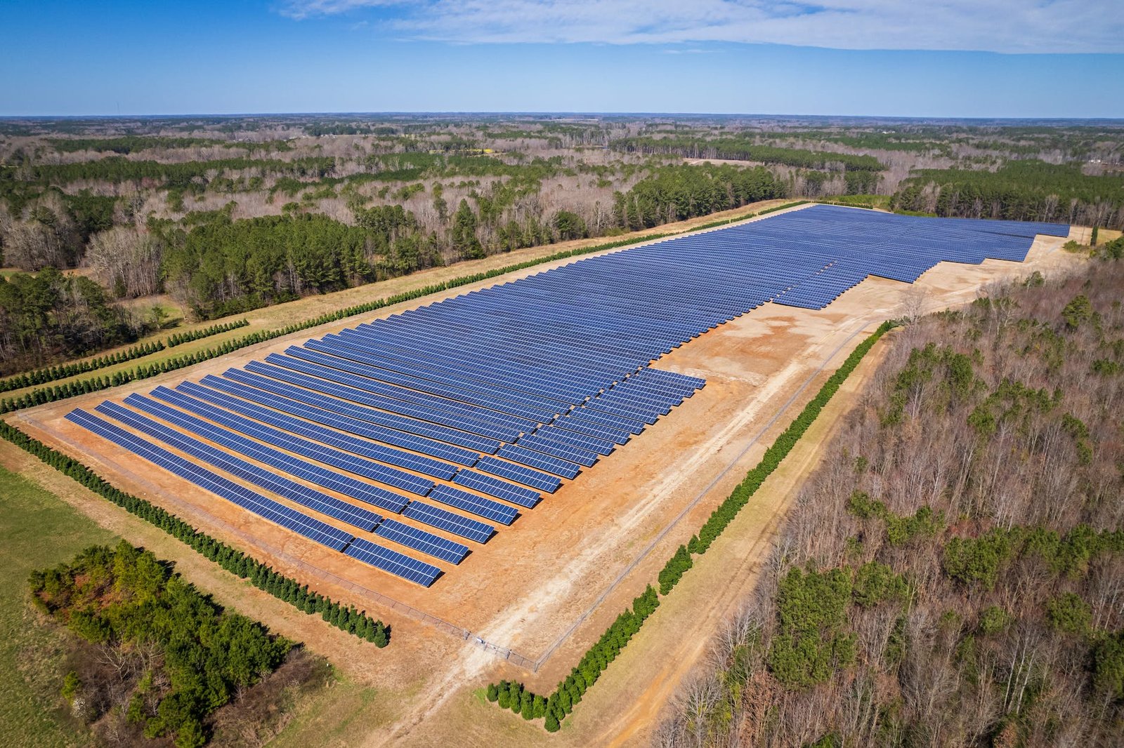 Comerc e Neoenergia aportam R$ 500 milhões em usinas solares Comerc e Neoenergia aportam R$ 500 milhões em usinas solares