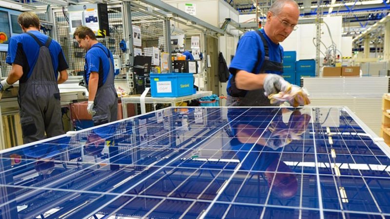 Custos de produção de módulos solares caiu 42% na China em 2023 Custos de produção de módulos solares caiu 42% na China em 2023
