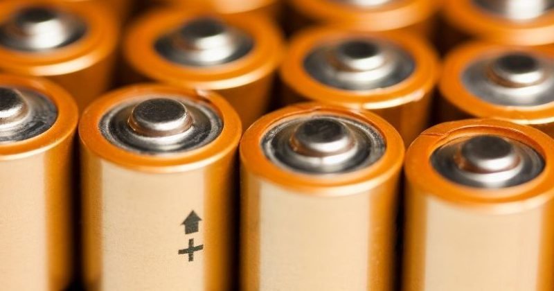 Sobreoferta global deve reduzir preços das baterias em 2024 Sobreoferta global deve reduzir preços das baterias em 2024