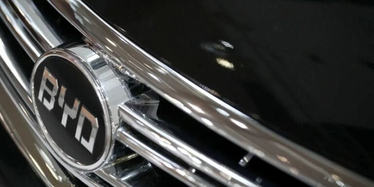 BYD e Raízen fecham acordo para recarga de veículos elétricos no Brasil
