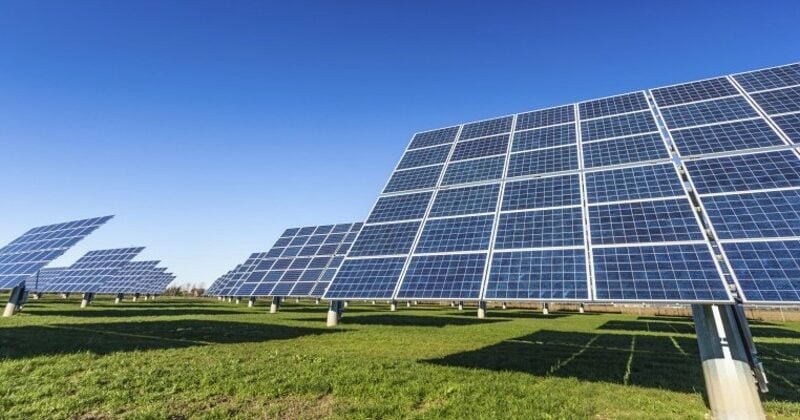 Dólar estabilizado deve favorecer projetos de energia solar no Brasil em 2024