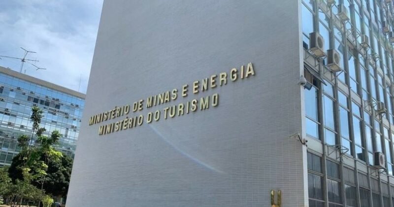 Ministro de Minas e Energia diz é possível abrir totalmente o mercado livre de energia até 2030