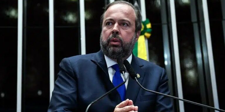 Ministro Alexandre Silveira no Senado Federal. Imagem: Roque de Sá/Agência Senado