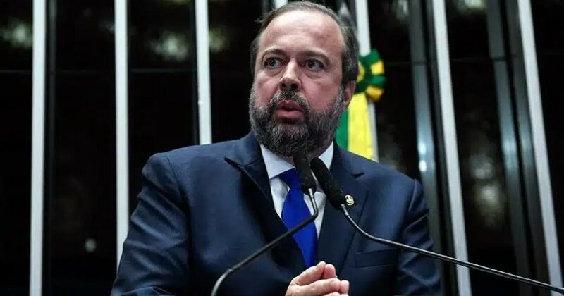 Silveira Confirma Indicação de Gentil Nogueira para a ANEEL e Busca Solução Emergencial para o Luz para Todos no Amazonas Silveira Confirma Indicação de Gentil Nogueira para a ANEEL e Busca Solução Emergencial para o Luz para Todos no Amazonas