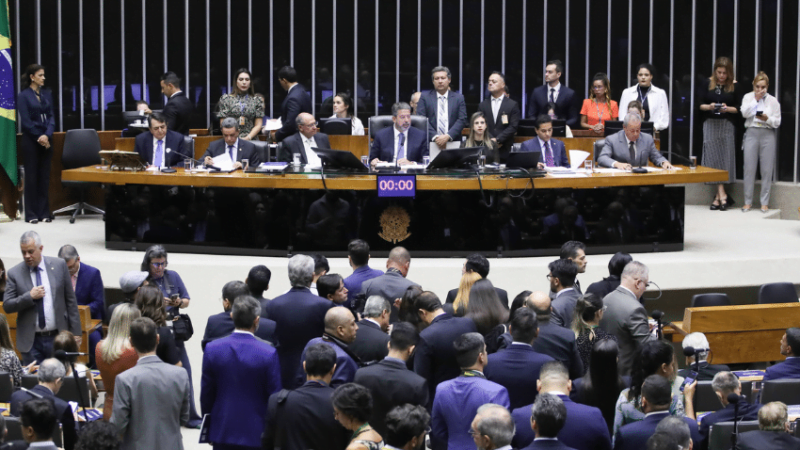 Disputa Política e Derrubada de Vetos pode elevar tarifa de energia em R$ 197 bilhões até 2050 Disputa Política e Derrubada de Vetos pode elevar tarifa de energia em R$ 197 bilhões até 2050