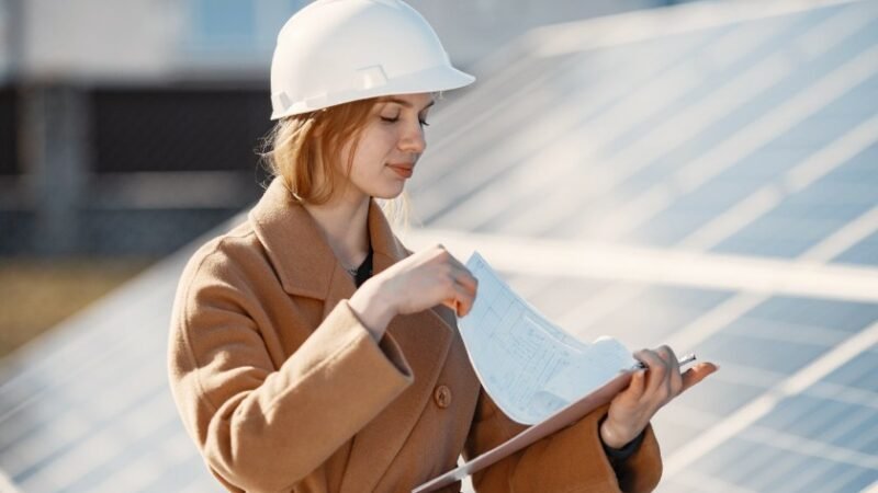Mulheres lideram a transformação do setor energético brasileiro Mulheres lideram a transformação do setor energético brasileiro