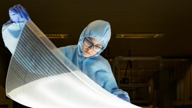 Placa Solar fabricada no Brasil tão fina quanto uma folha de papel chega para revolucionar o setor renovável!