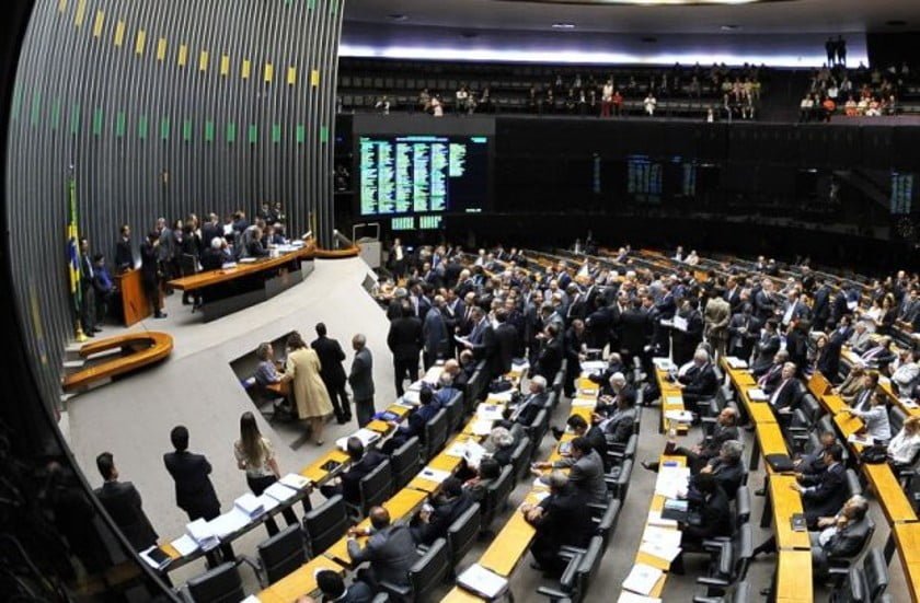 PL4831 - O fim da energia solar está próximo distribuidoras de energia querem 70 de reserva