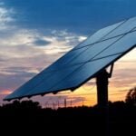 Cientistas desenvolvem painel solar que produz energia à noite
