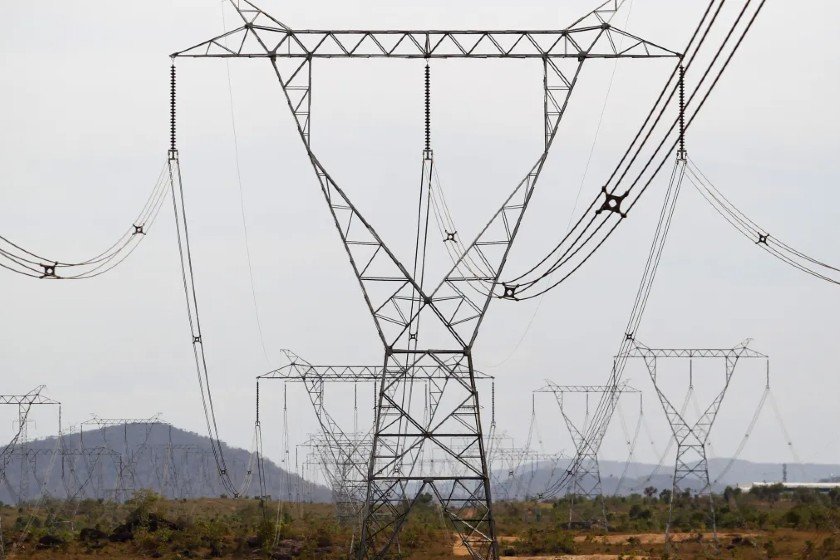 Linhas de transmissão de energia da hidrelétrica de Guri na Venezuela