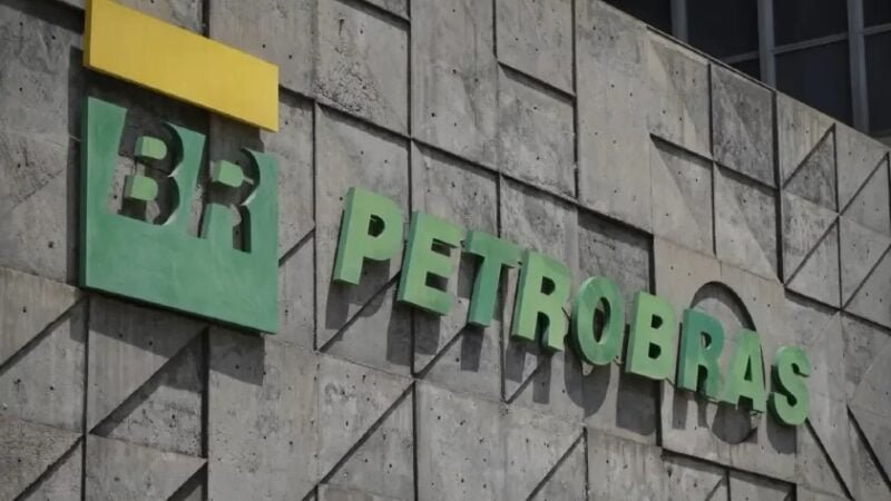 Projetos greenfield Petrobras: Estratégias de Diversificação e os Limites na Distribuição Projetos greenfield Petrobras: Estratégias de Diversificação e os Limites na Distribuição