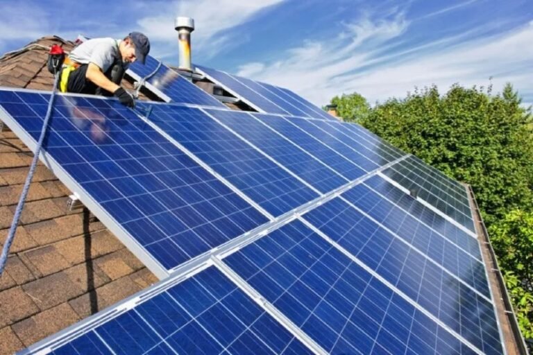 Revestimento ultrafino torna painéis solares em autolimpantes