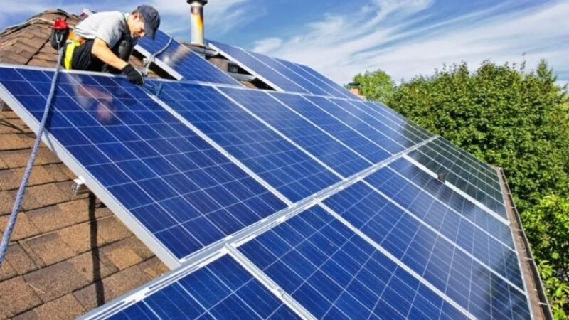 Com 25 anos de garantia nova placa solar 560Wp autolimpante promete revolucionar o mercado fotovoltaico