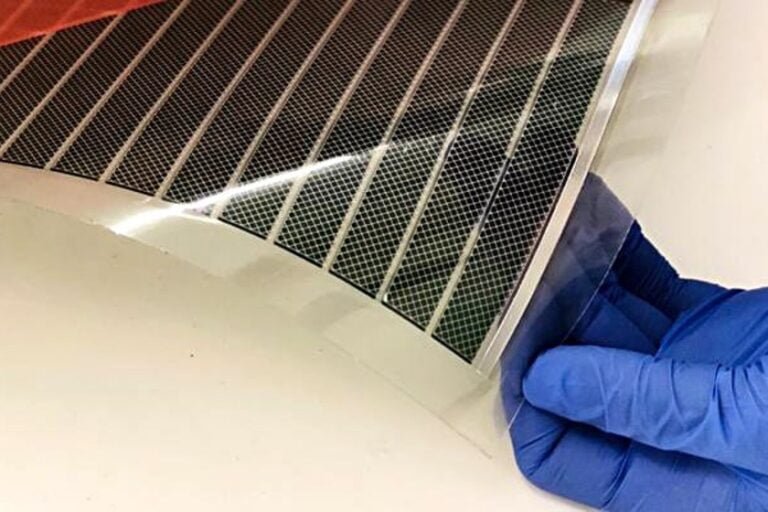 Empresa 100% brasileira revoluciona a energia solar e cria placa revolucionária e de fácil instalação, que transforma qualquer coisa em painel solar!
