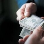 Ibovespa acumula desvalorização e dólar fechou em forte alta