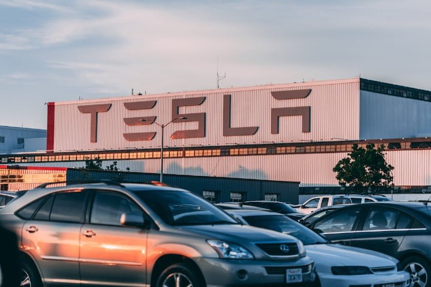 Queda nos preços das baterias contribuiu muito para popularização da mobilidade elétrica