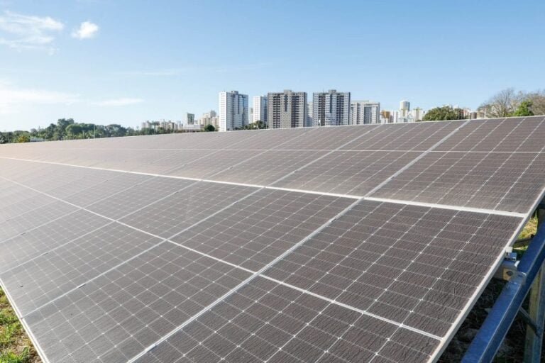 1º usina solar pública vai abastecer 80 prédios do GDF
