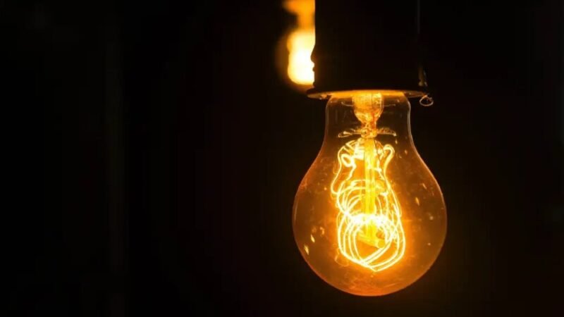 Conta de luz fica mais cara com bandeira tarifária em julho e agosto Conta de luz fica mais cara com bandeira tarifária em julho e agosto