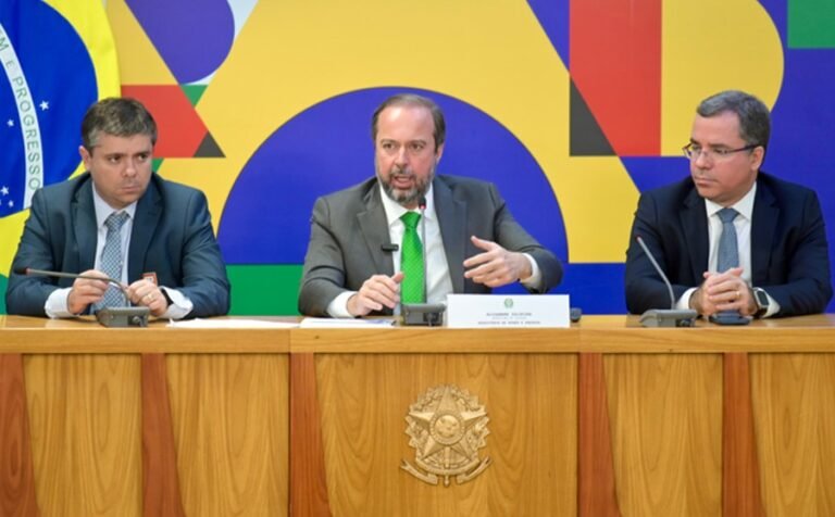 Ministro Alexandre Silveira detalha diretrizes para os novos contratos de distribuição de energia elétrica no país