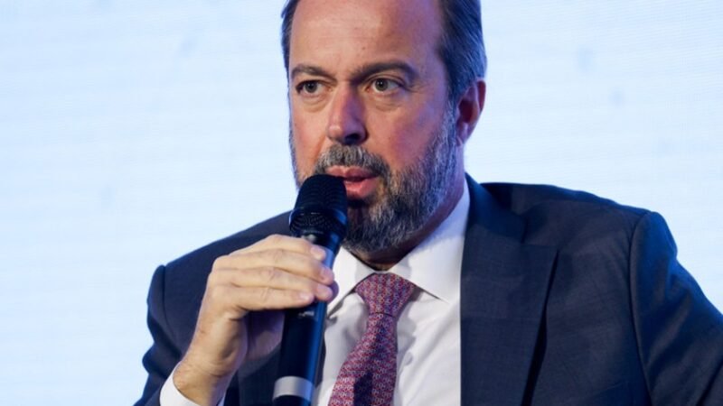 Alexandre Silveira critica ao falar que abertura do mercado livre foi “injusta” Alexandre Silveira critica ao falar que abertura do mercado livre foi “injusta”