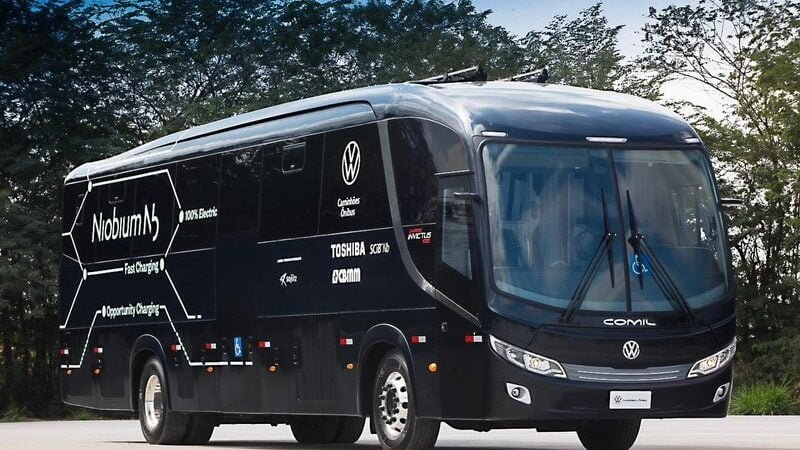 Protótipo de ônibus elétrico com bateria de carregamento ultrarrápido