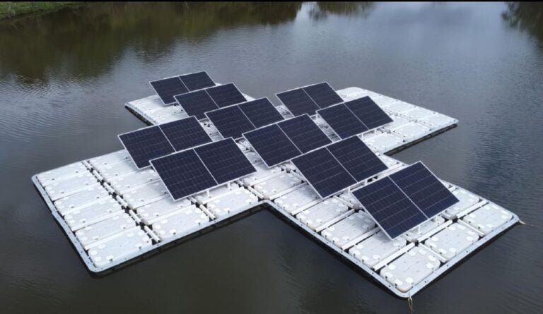 Usina solar flutuante única com rastreador solar na América Latina aberta para visita guiada