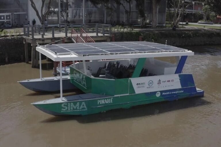 Barco elétrico movido a energia solar transforma transporte na Amazônia