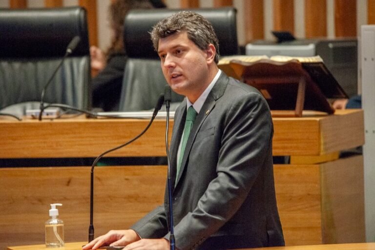CCJ aprova iluminação pública com energia fotovoltaica