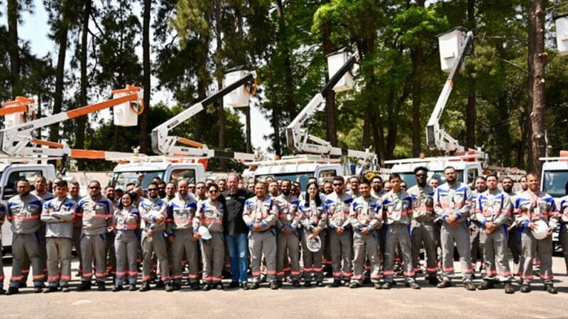 Contratações de 5 mil eletricistas, garante MME e anuncia investimentos de R bi para reforçar distribuição em SP, RJ e CE até 2026 Contratações de 5 mil eletricistas, garante MME e anuncia investimentos de R bi para reforçar distribuição em SP, RJ e CE até 2026