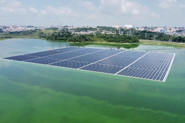 Maior Usina flutuante ocupa apenas 1% da represa Billings