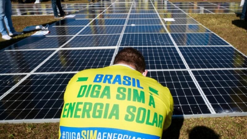 Protesto de profissionais contra Inversão de Fluxo na Geração Distribuída Protesto de profissionais contra Inversão de Fluxo na Geração Distribuída