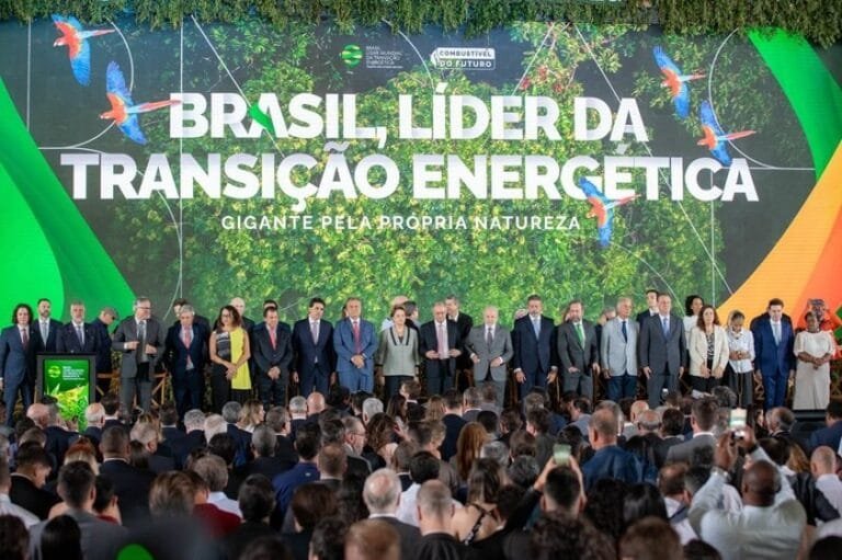 Brasil avança na transição energética com sanção da Lei do Combustível do Futuro