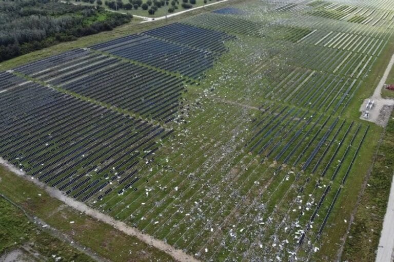 Parque solar atingido por tornado EF-2 na Florida