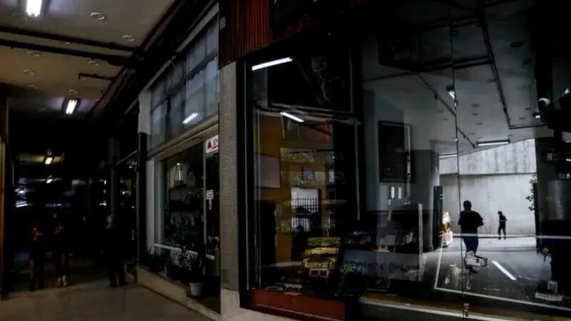 Continuam sem energia elétrica 90 mil casas em São Paulo Continuam sem energia elétrica 90 mil casas em São Paulo