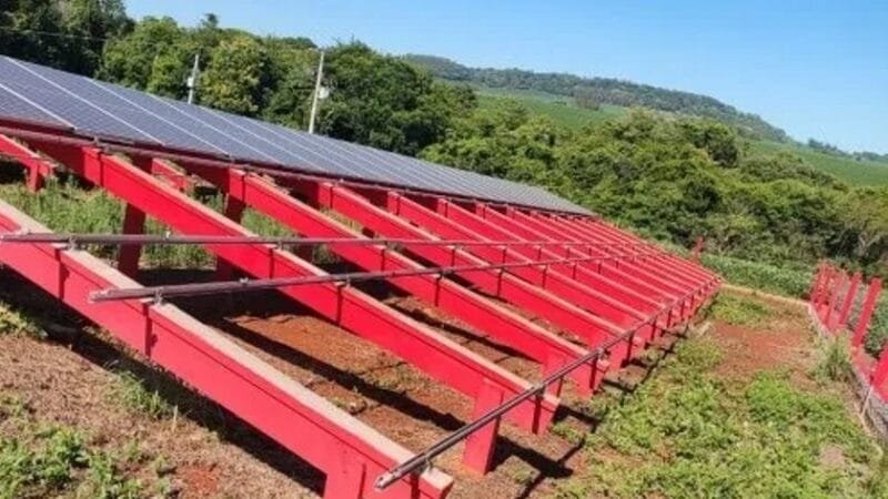 Bandidos furtam 75 placas solares em usina de propriedade rural Bandidos furtam 75 placas solares em usina de propriedade rural