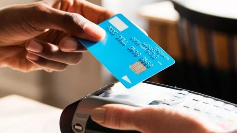 Consumidor deve ficar atento às parcelas e aos juros Consumidor deve ficar atento às parcelas e aos juros
