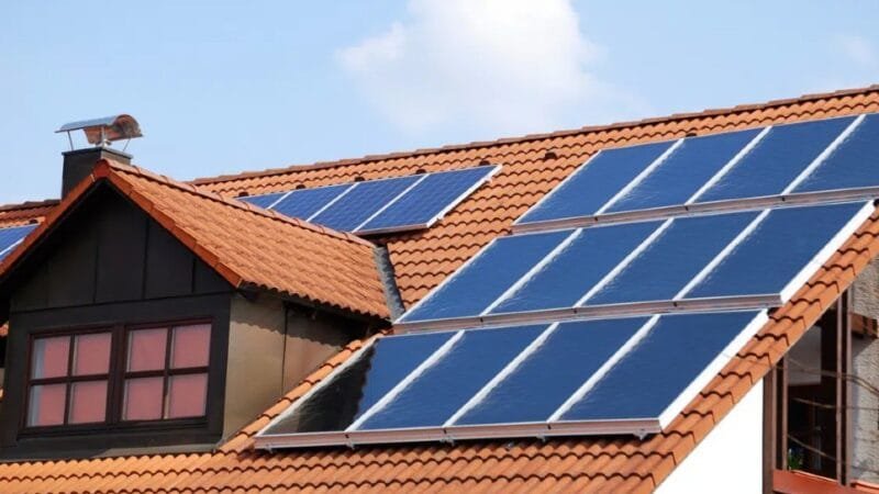Conta de Luz mais cara impulsiona vendas de painéis solares no Brasil Conta de Luz mais cara impulsiona vendas de painéis solares no Brasil