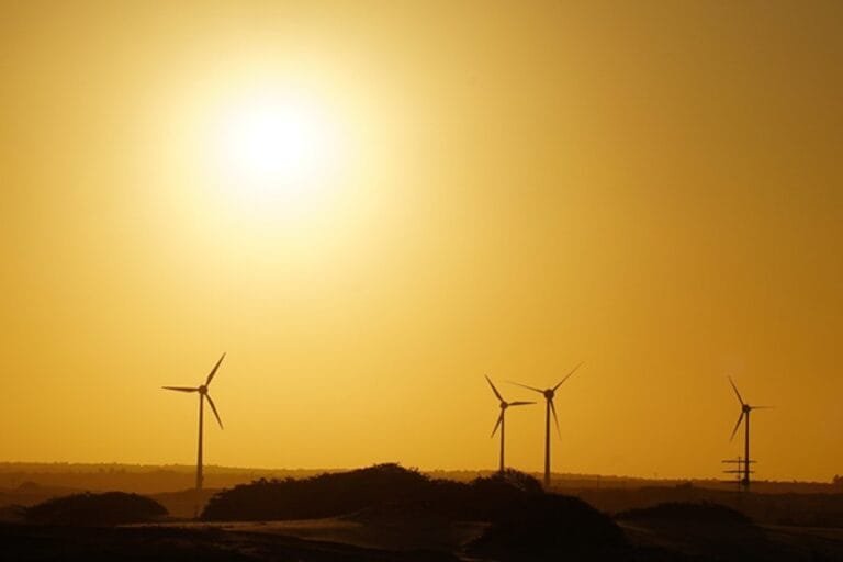 Eólica e solar lideram aumento na geração de energia em outubro