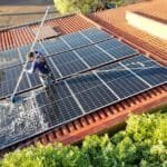 Falta de limpeza reduz em 25_ eficiência de sistemas de energia solar