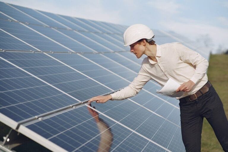 10 motivos para apostar na energia solar em 2025