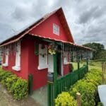 Casinha do Papai Noel tem energia solar e ar condicionado