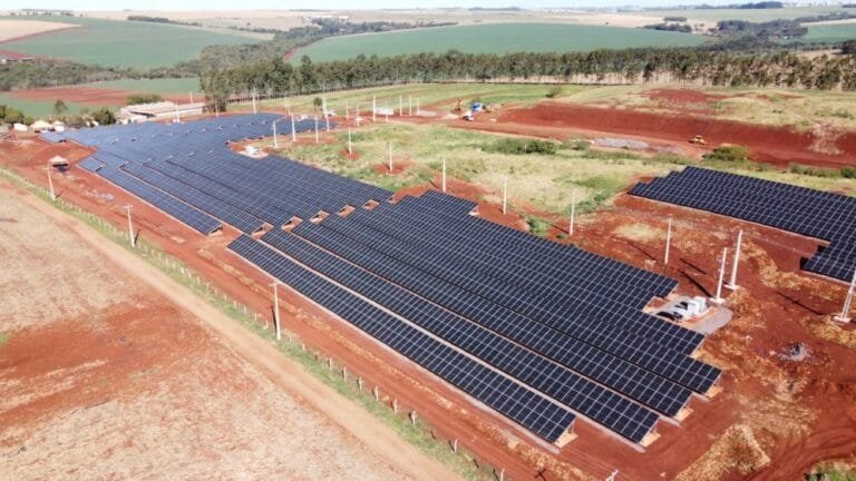 Usina fotovoltaica de Itaipu localizada em Cascavel, fruto de um investimento de R$3 milhões, contribuindo para a geração de energia sustentável. Foto: Oseias Gonçalves – Imprensa Itaipu