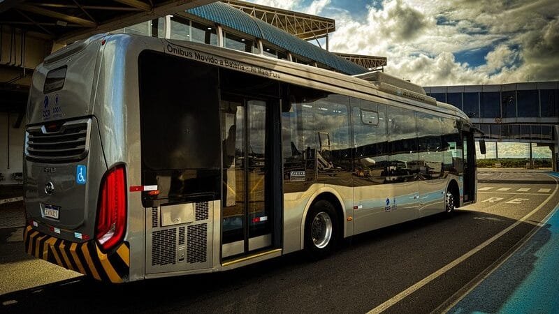 Em GO, BYD entrega o primeiro ônibus elétrico para transporte de passageiros em aeroportos do Brasil