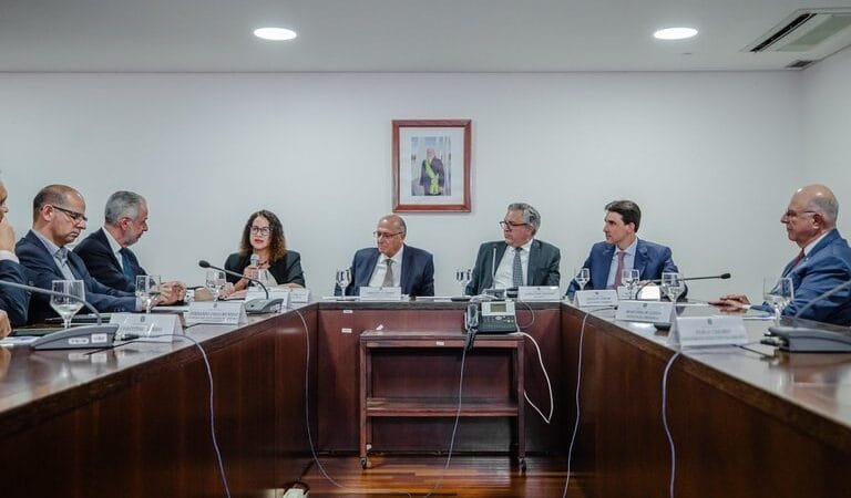 “Não haverá transição energética sem ciência, tecnologia e inovação”, afirma Luciana Santos “Não haverá transição energética sem ciência, tecnologia e inovação”, afirma Luciana Santos